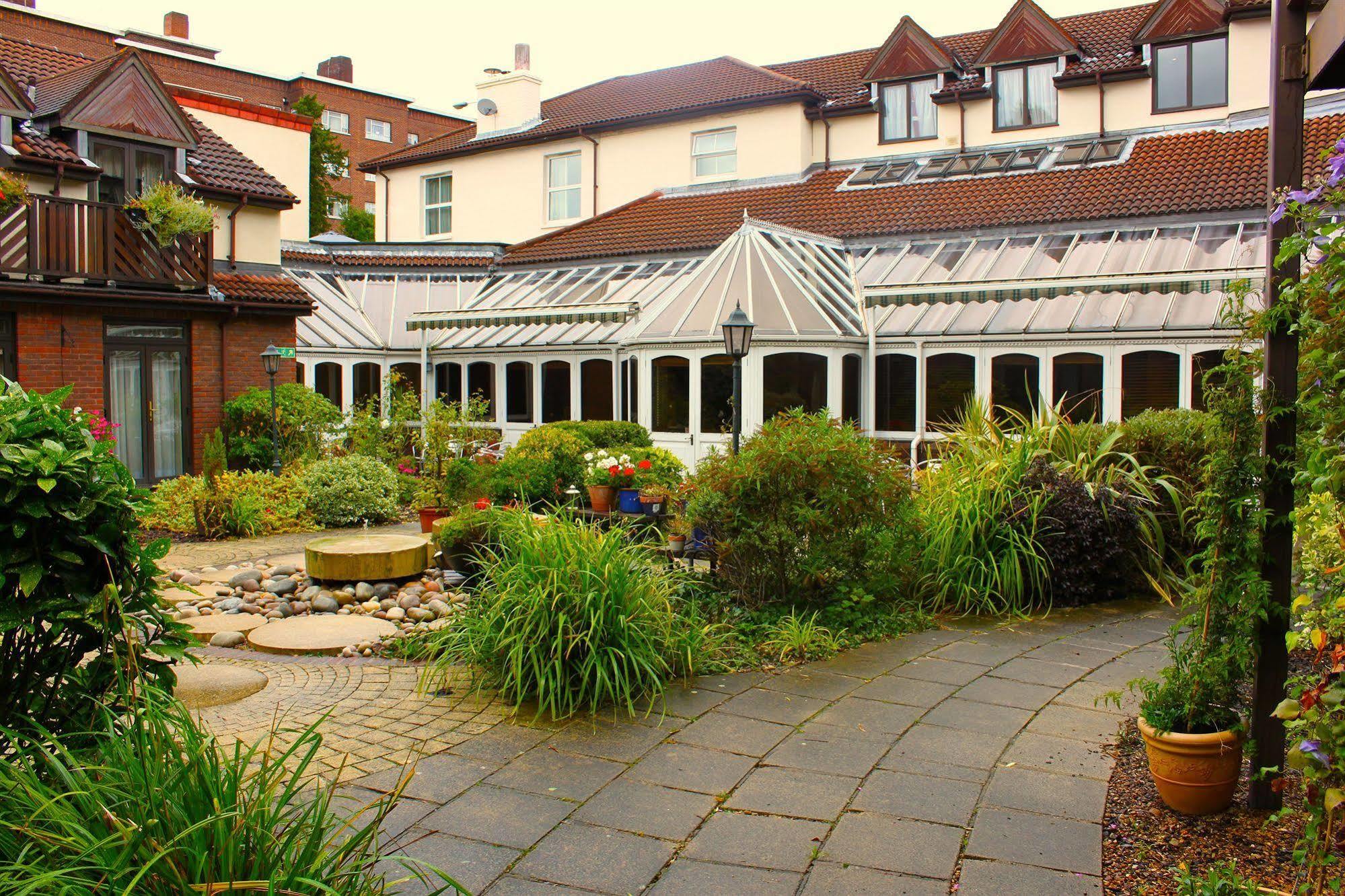 Kingston Lodge Hotel Kingston upon Thames  Exterior photo